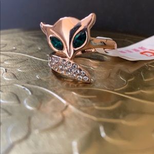 Fox crystal ring